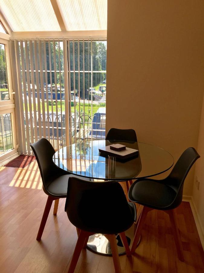 River Courtyard Apartment In The Heart Of Stneots Saint Neots Esterno foto