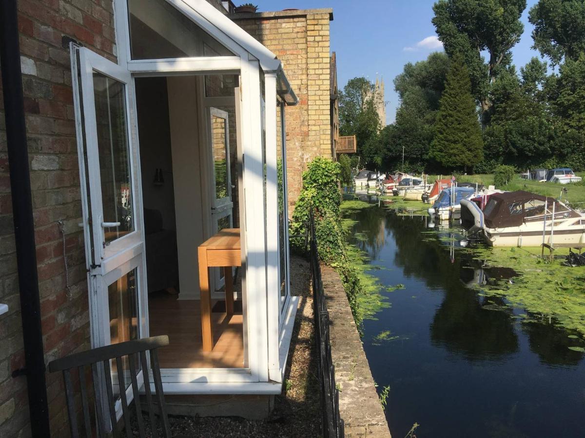 River Courtyard Apartment In The Heart Of Stneots Saint Neots Esterno foto