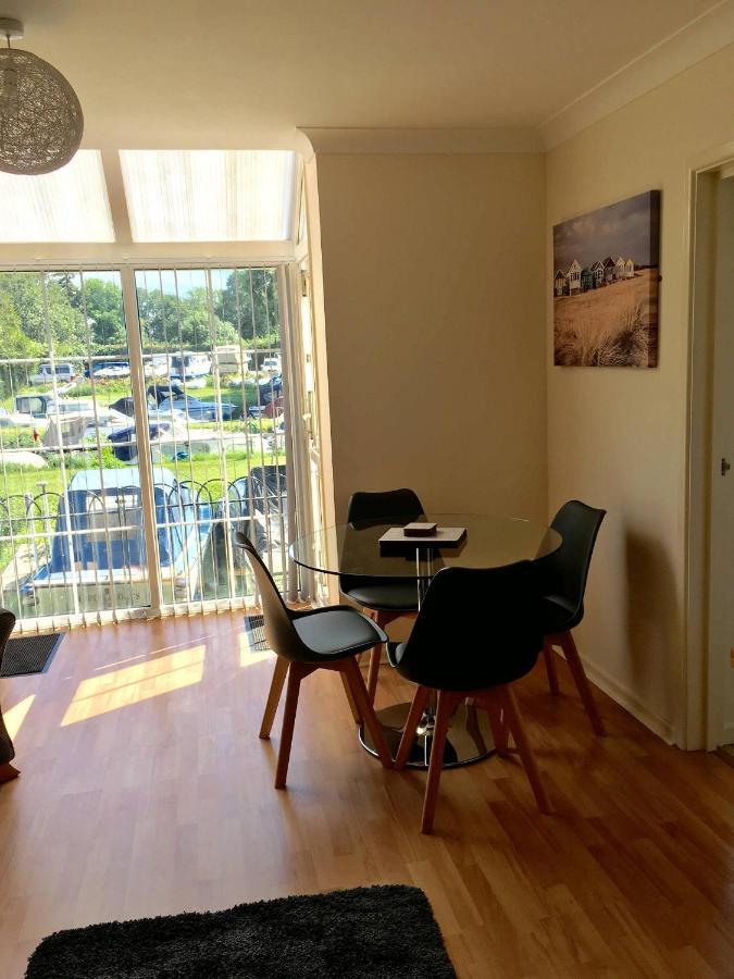 River Courtyard Apartment In The Heart Of Stneots Saint Neots Esterno foto